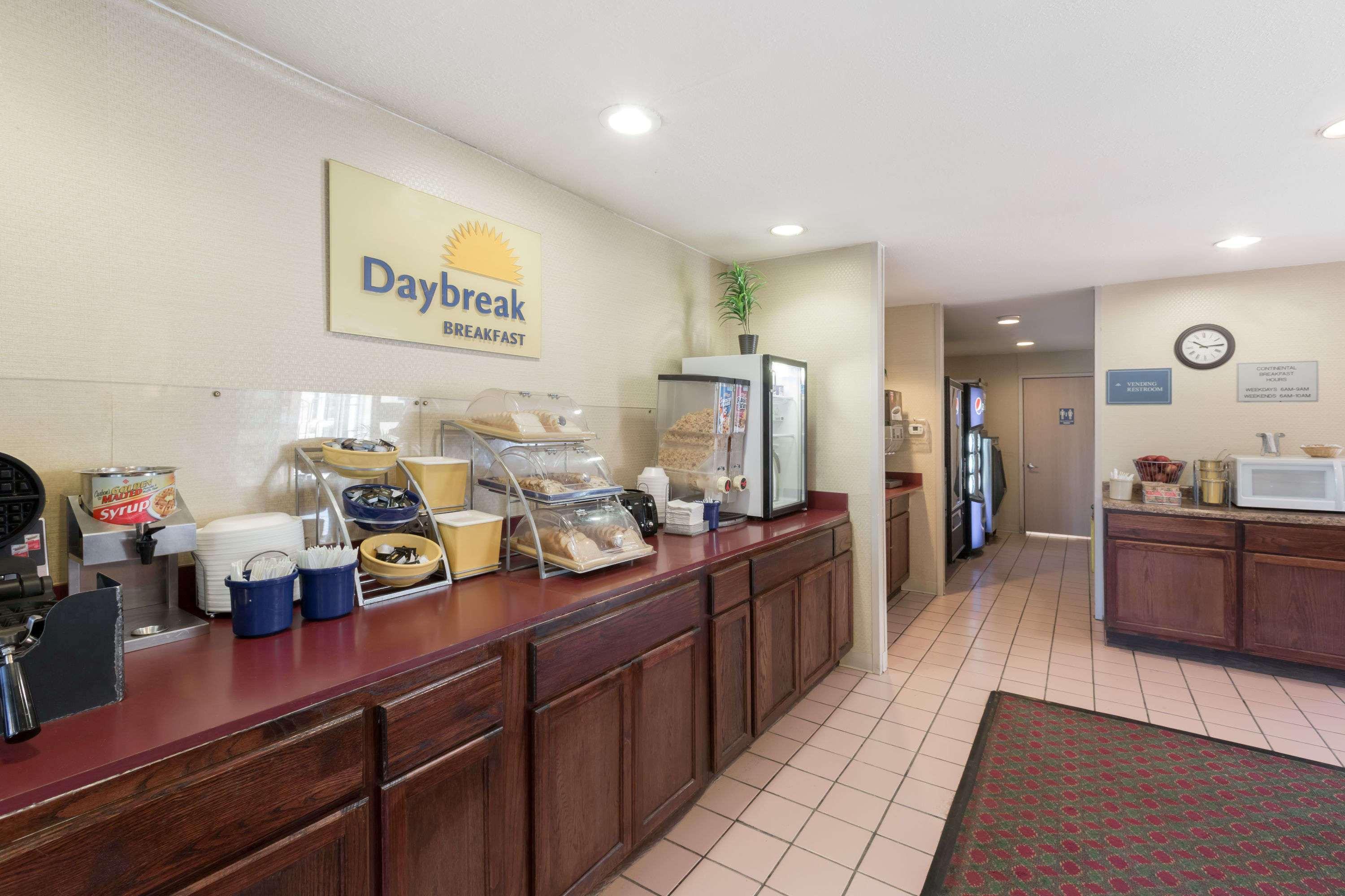 Days Inn By Wyndham West Des Moines - Clive Exterior foto